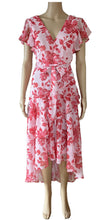 Load image into Gallery viewer, In Style Floral Dress
